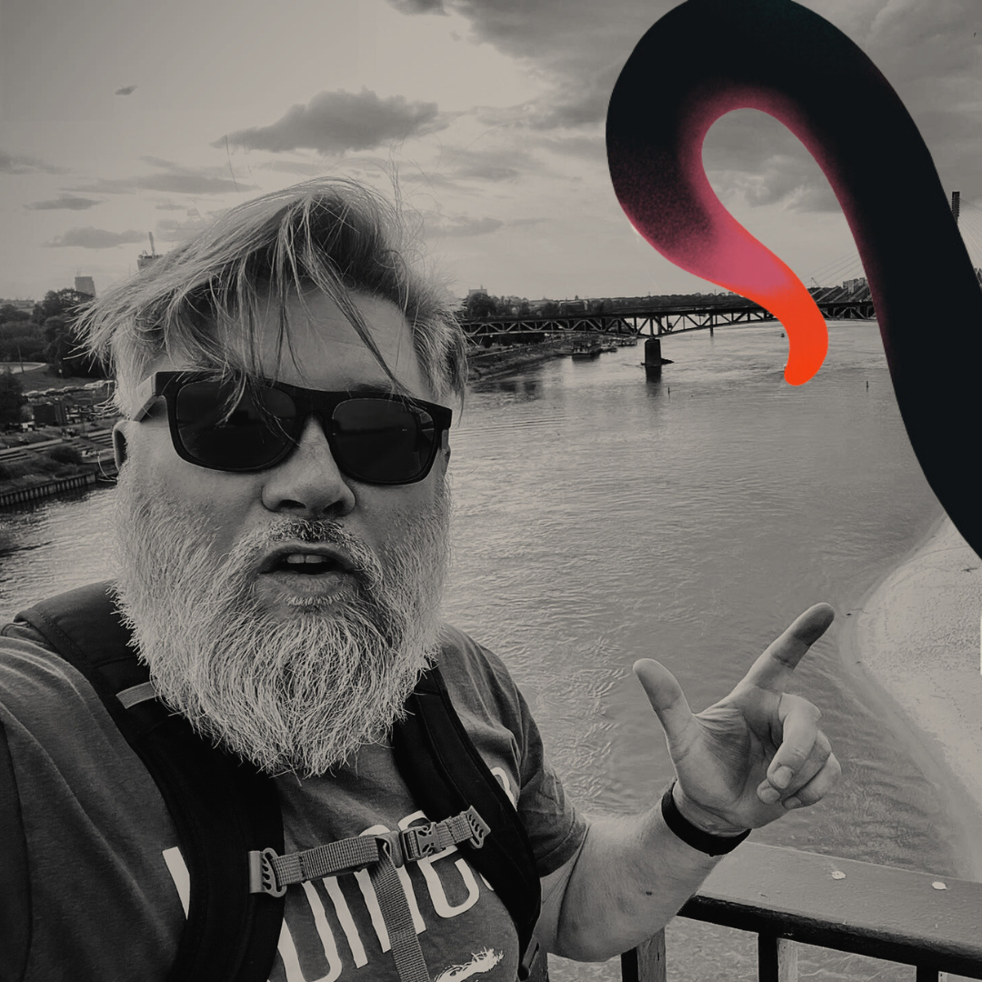Kolaż cyfrowy; czarno-biała fotografia Mateusza Szlachtyczana tle rzeki; w kadr wchodzi rysunkowa macka